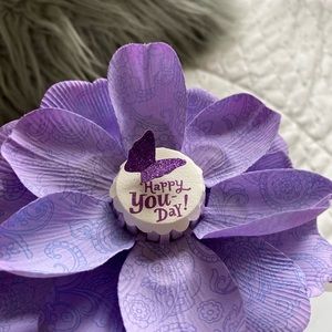 Adorable flower that plays music and opens